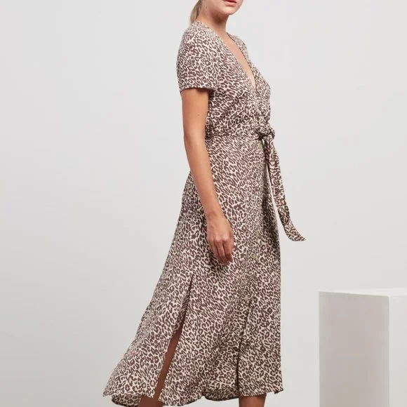 KIVARI Alena Leopard Print Tie Front Midi Dress - Picture 8 of 16